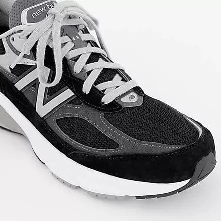 New Balance Women's 990v6 Running Shoes- Black/White